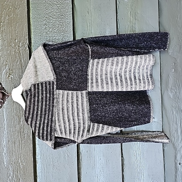 CABI Sweater - Picture 4 of 7